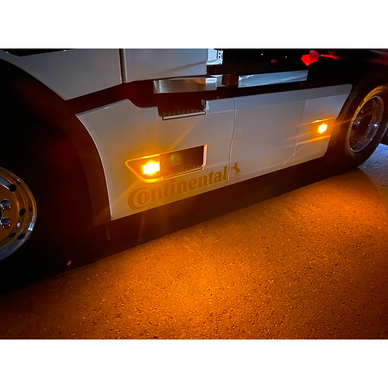 LEDサイドマーカーライト (橙色・アンバー) VOLVO FH4 KCV-PARTS 輸入トラック(スカニア、ボルボ 、ベンツ)部品・アクセサリーの輸入/販売